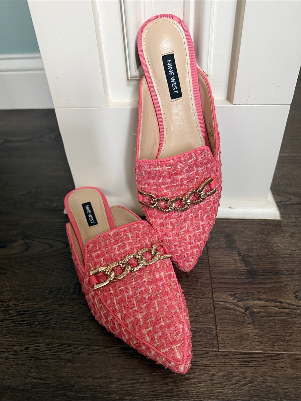 Nine West Pink Tweed Pointed Mules with Gold Chain Detail 7.5 - Picture 2 of 11